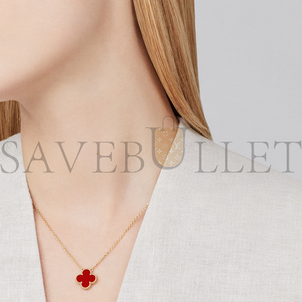 V*N CL*F arpels vintage alhambra pendant - yellow gold, carnelian  vcard38500